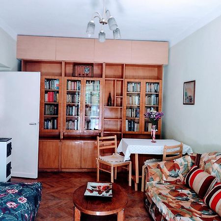 Era Echoes - Preserved Historical Apartment Tirana Buitenkant foto