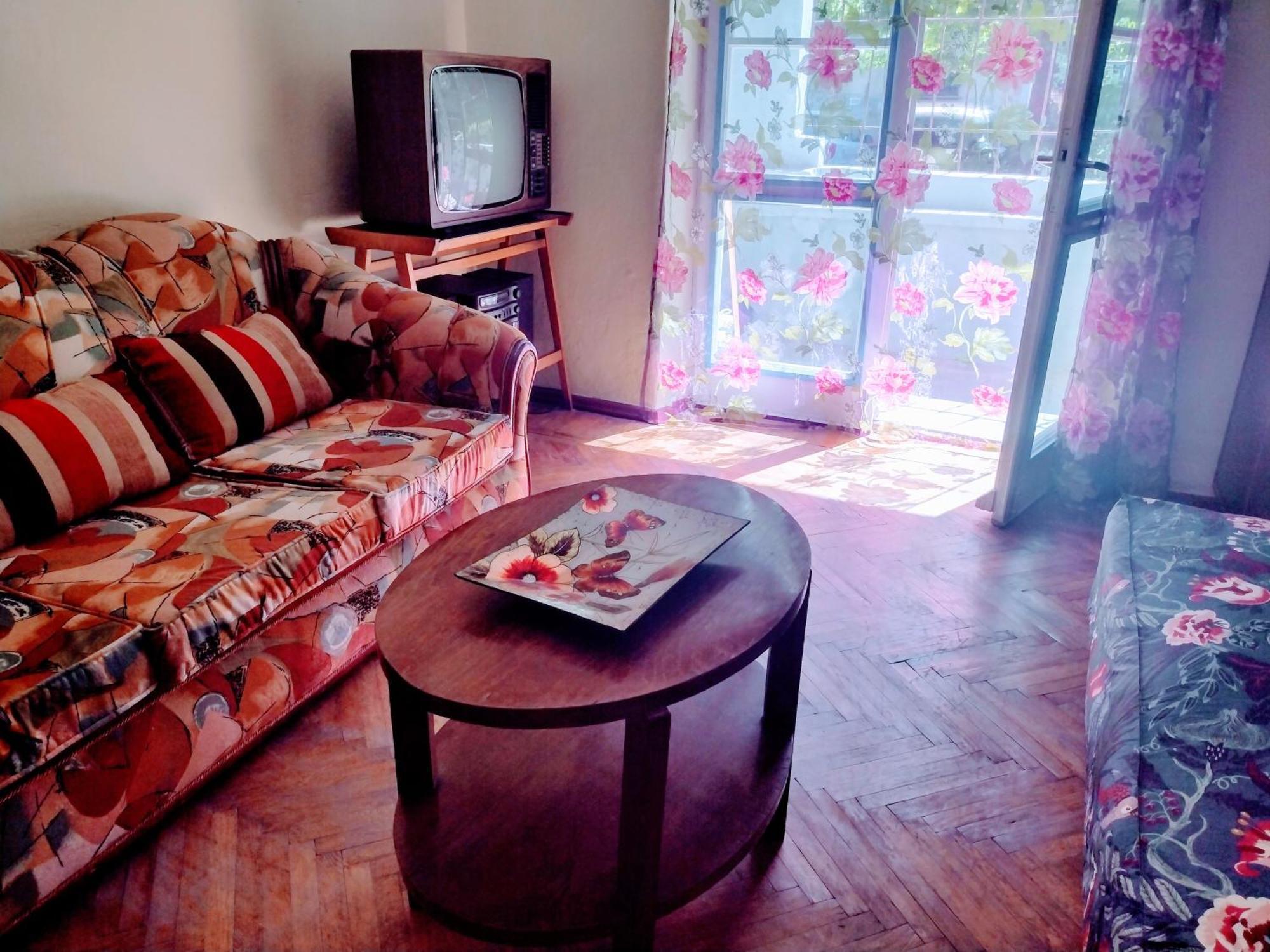 Era Echoes - Preserved Historical Apartment Tirana Buitenkant foto